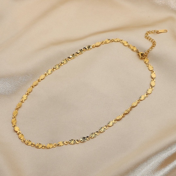 18GP Sunlight coin necklace - Picture 3 of 4